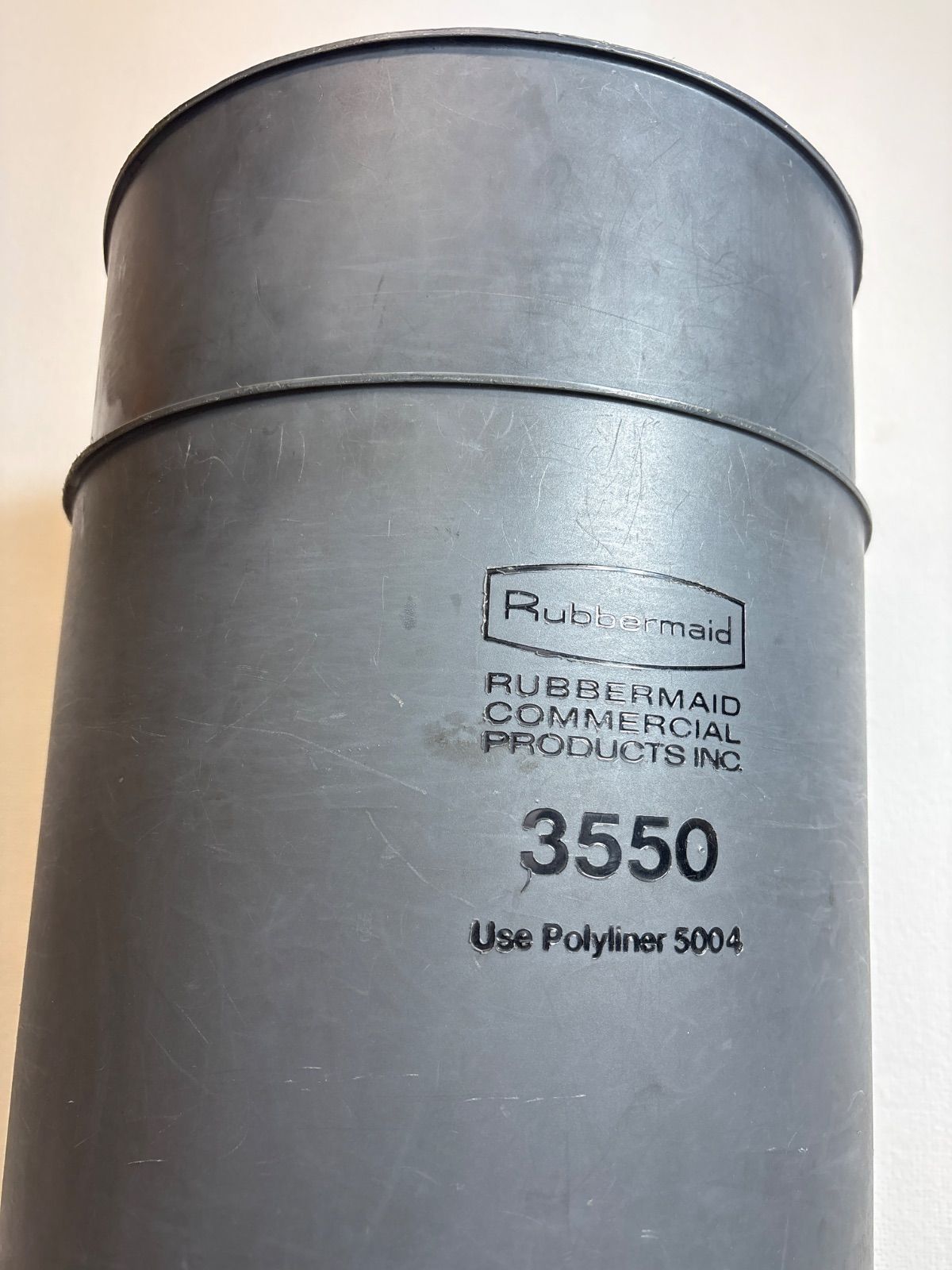 ※訳あり　Rubbermaid/ラバーメイド　2個　3550 マーシャルコンテナ用リジットライナー　56.8L ポリエチレン　丸型　グレイ　グレー　ダストボックス　ゴミ箱　業務用　店舗用　インテリア　デザイン家具　モダン　アメリカ製　オハイオ 9,869円