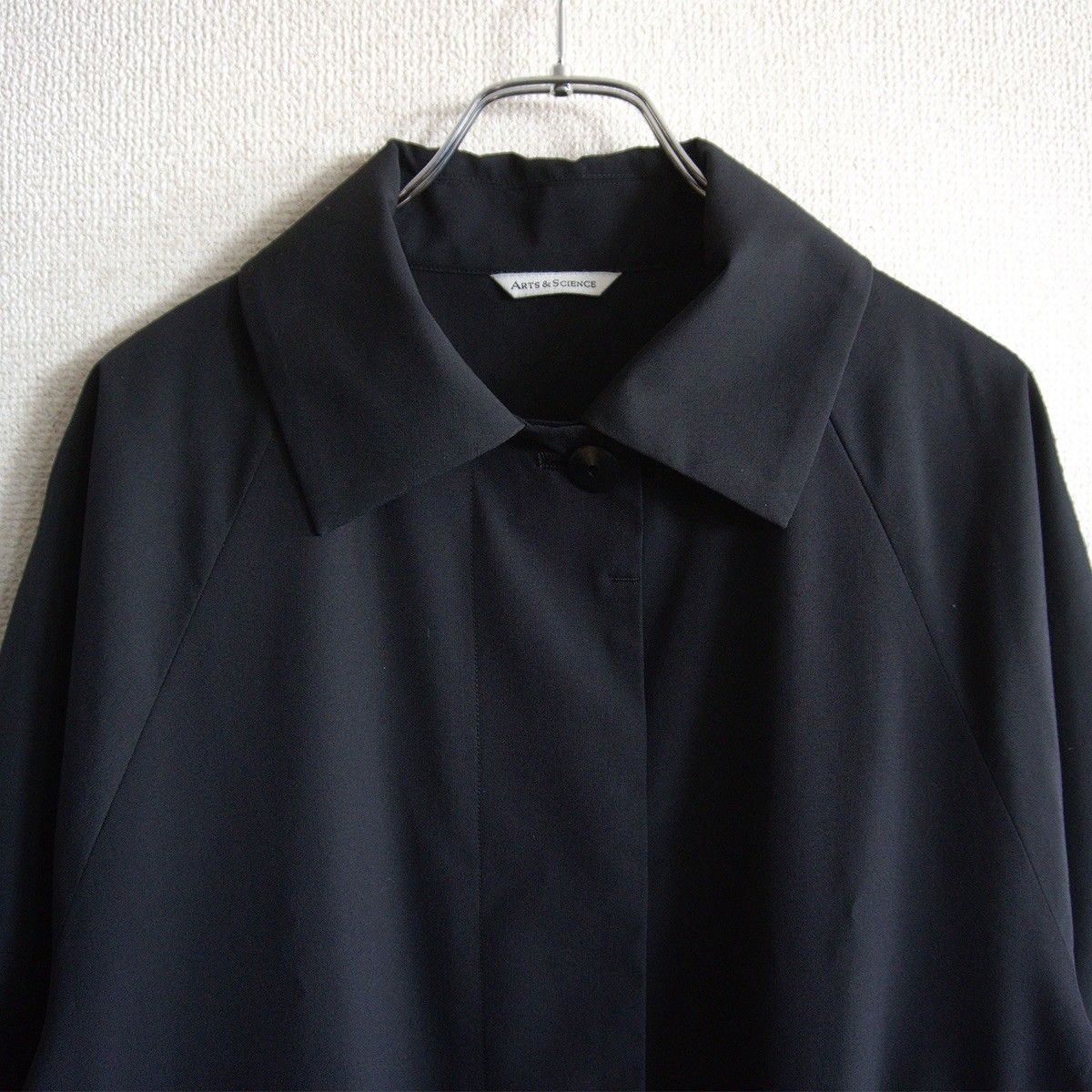 美品　ARTS&SCIENCE コート　コットンシルク　ブラック　黒　サイズ1 美品】ARTS&SCIENCE【ウール シルク ステンカラーコート】1 ブラック