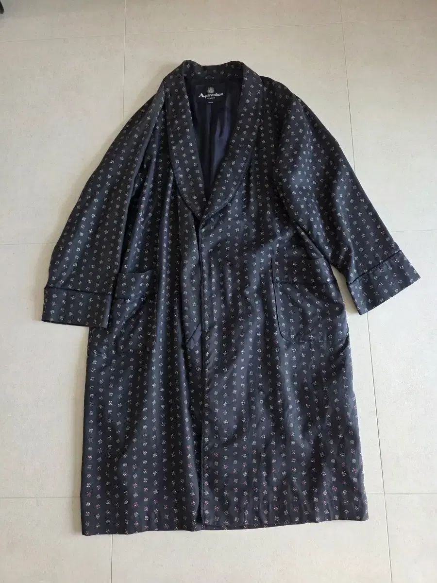 Aquascutum ローブ