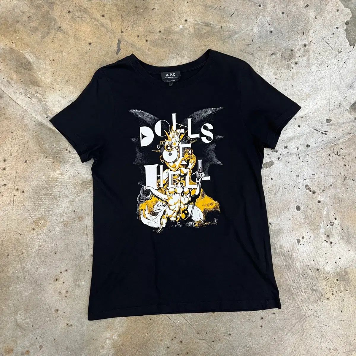 A P C 半袖 Tシャツ ブラック DOLLS OF HELL プリンティング