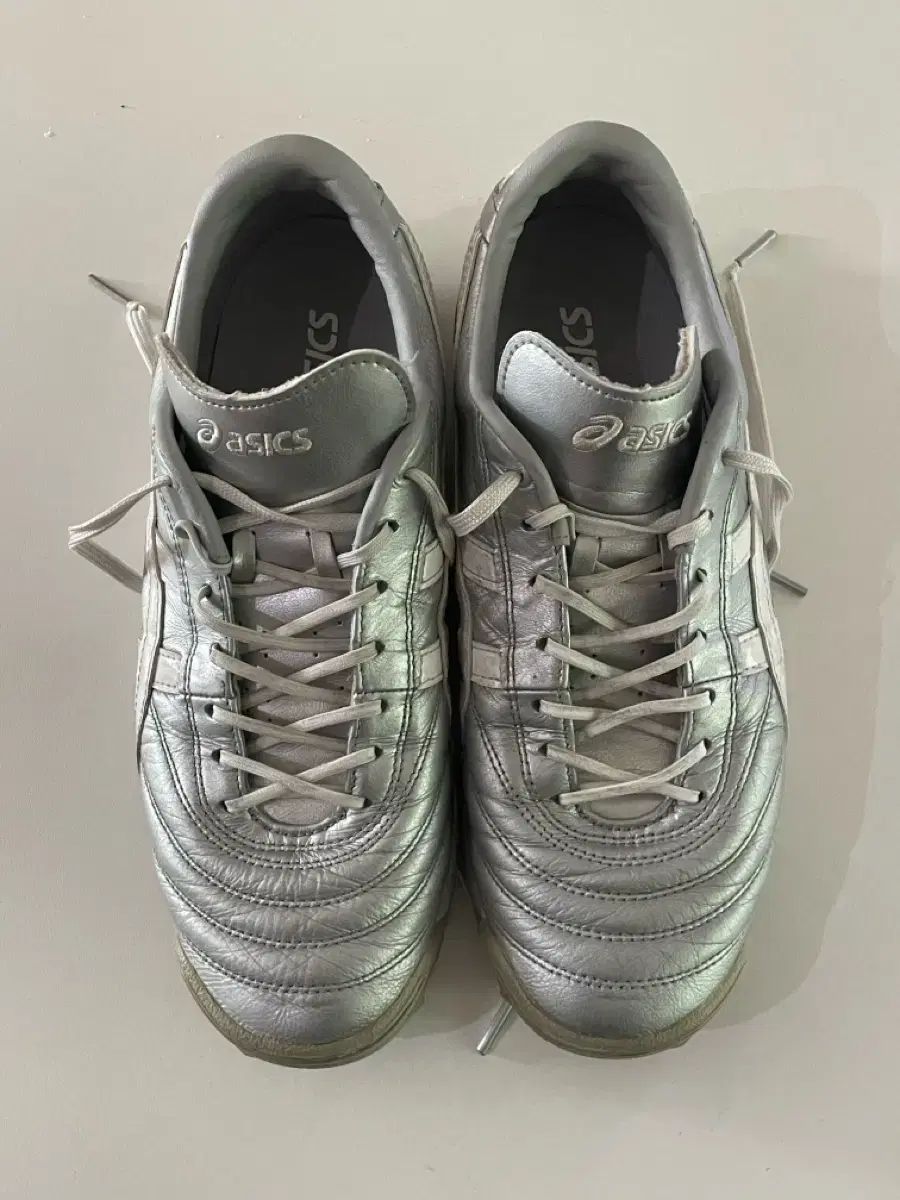 アシックス C3 tf 255 銀色 サッカーシューズ 12,804円