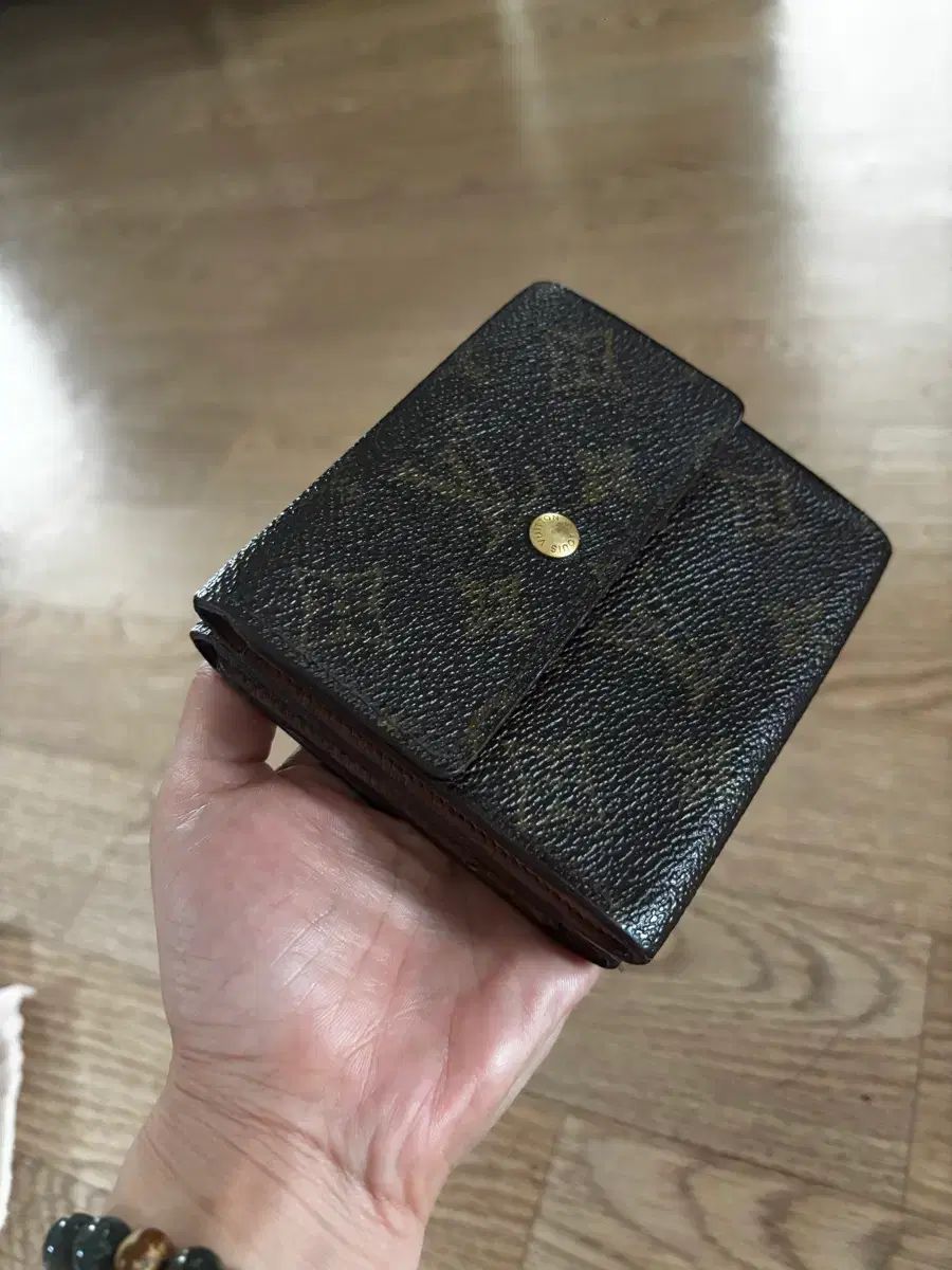ルイヴィトン モノグラム 二つ折り財布