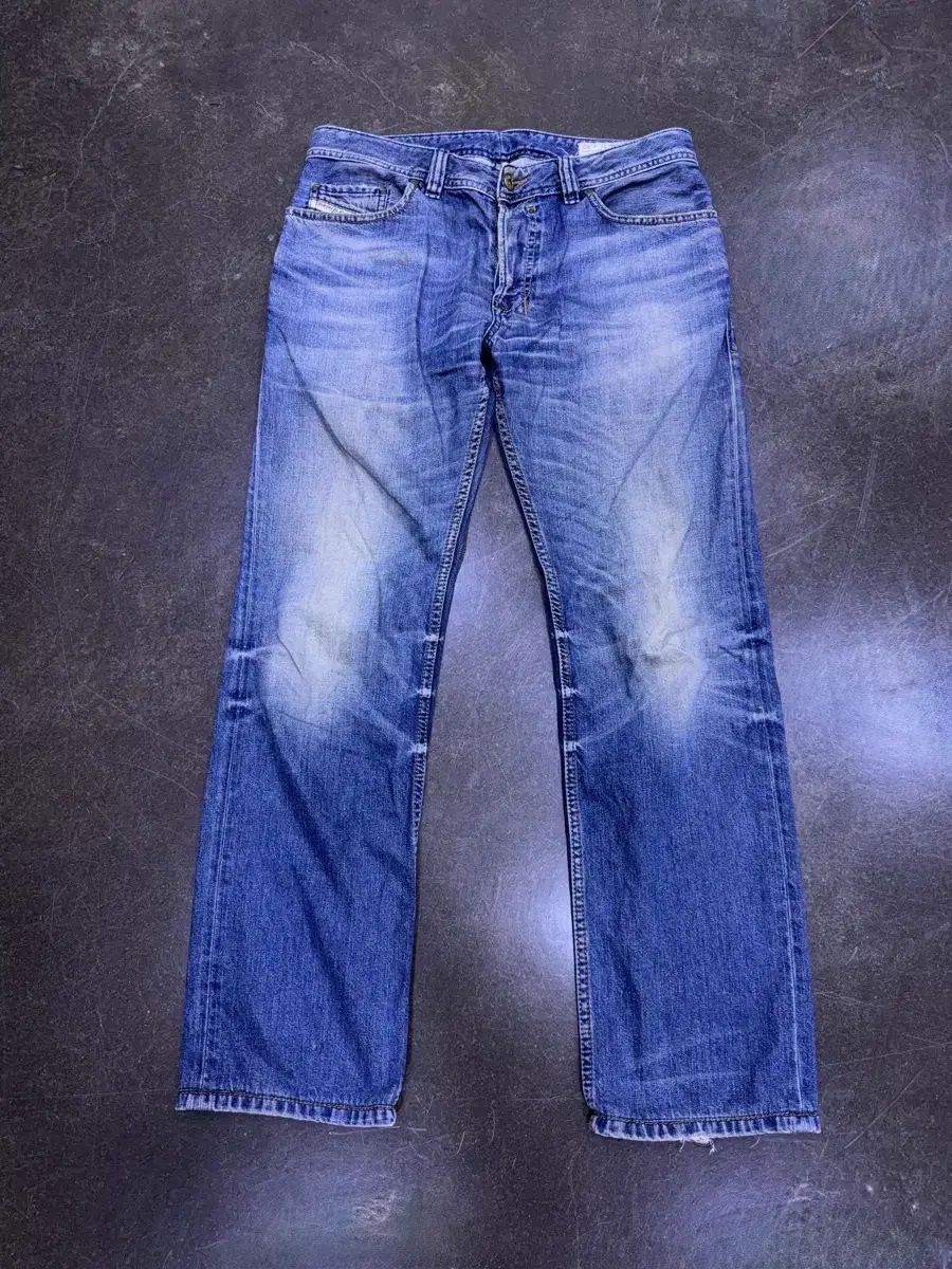 DIESEL サパド Regular スリム ストレートフィット ヴィンテージ ウォッシュ デニムパンツ 31