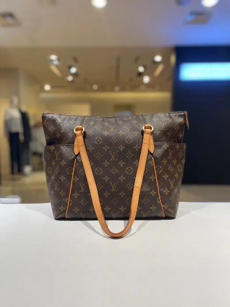 ルイヴィトン トゥータリ MM ショルダバッグ M56689
