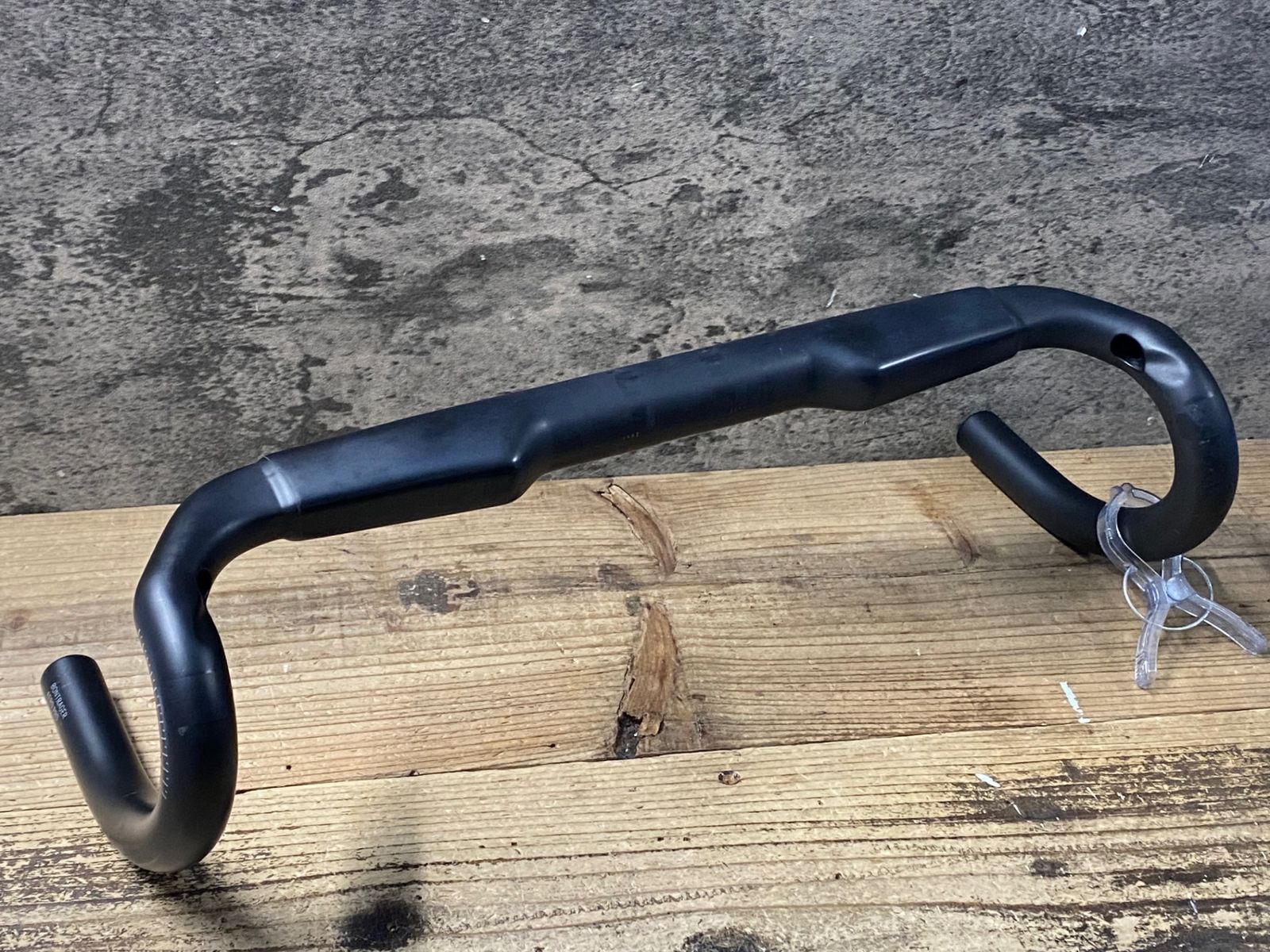 KG627 ボントレガー BONTRAGER AERO PRO カーボンドロップハンドル Φ31.8 ブラケットC-C410mm 12,269円