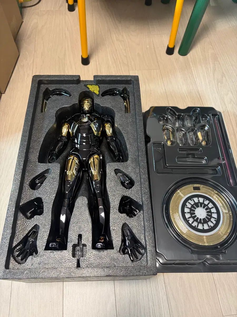 ホットトイズ MMS741-D61 ブラックゴールドクロム アイアンマン 出品 54,330円