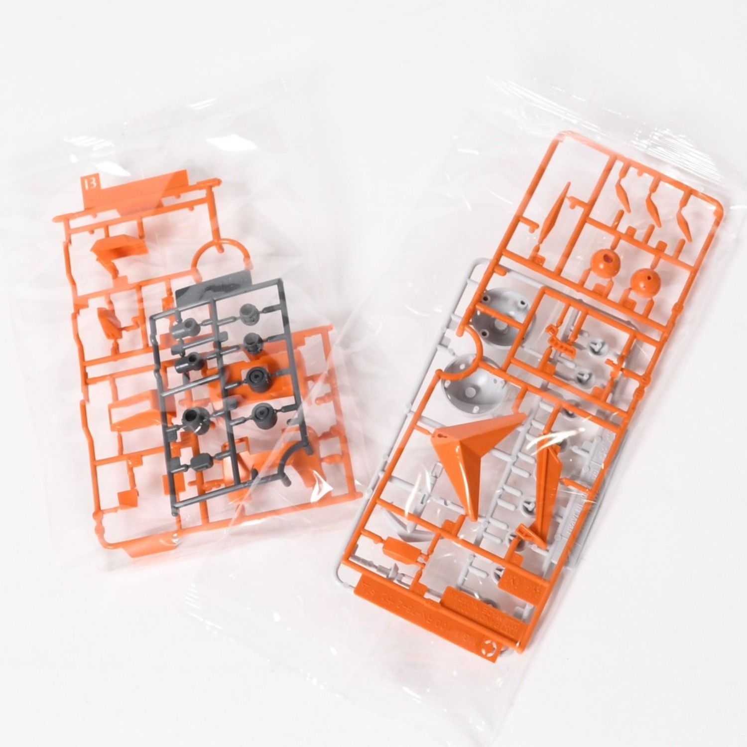 新品未使用 KITH × ガンダムプラモデル MG 1/100 RX-78-2 ガンダム Ver.20 5069776 バンダイナムコ ブルー オレンジ プラモデル 日本限定 中古 4a005237 新品未使用 KITH × ガンダムプラモデル MG 1/100 RX-78-2 ガンダム Ver