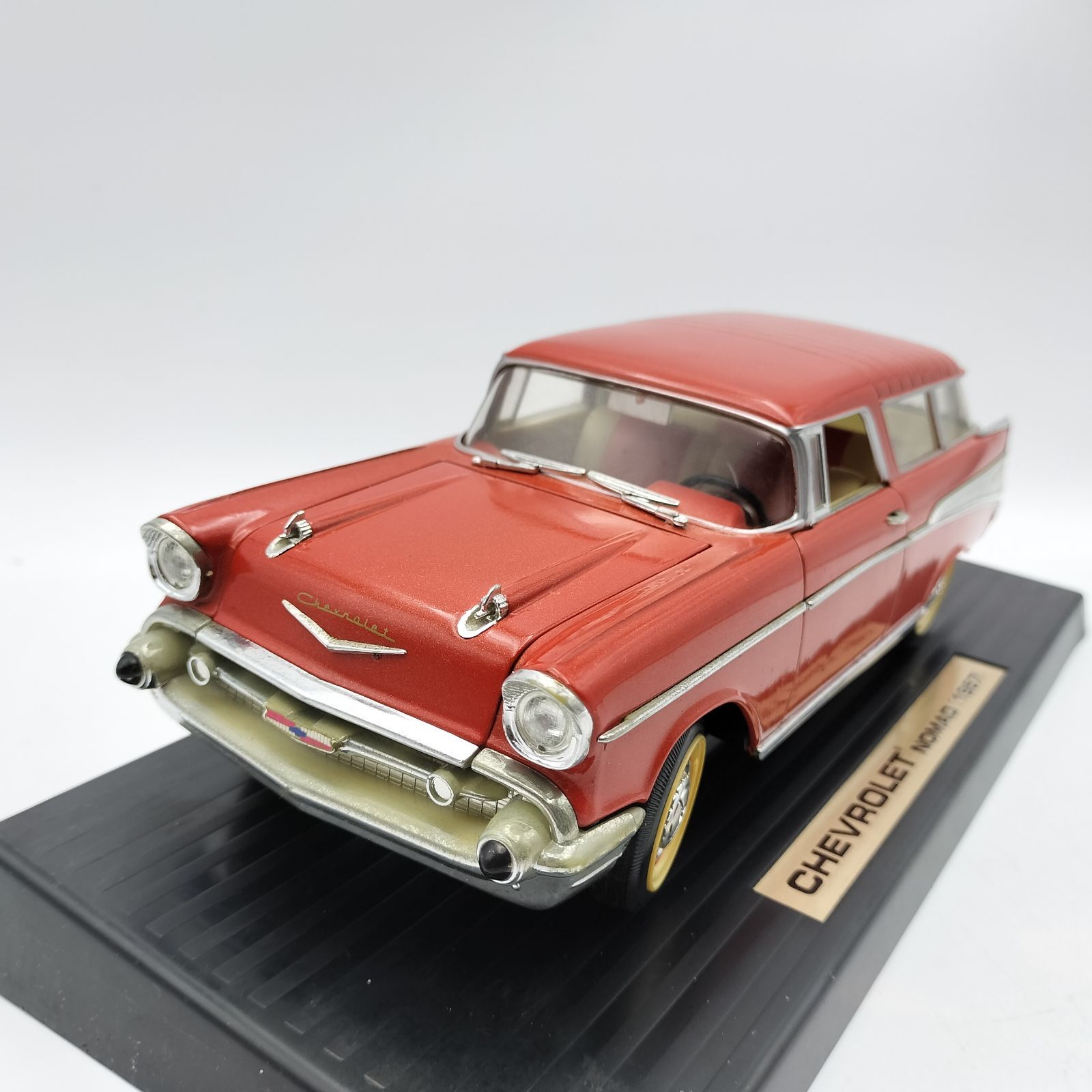 1/18 シボレー ノマド 1957 CHEVROLET NOMAD レッド Road Toughダイ