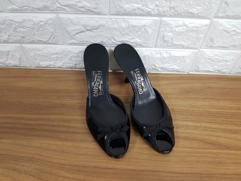フェラガモ サンダル 240 (7 C) 正規品