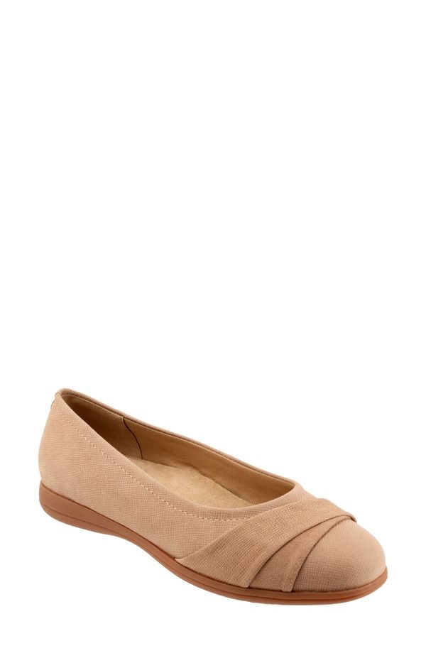 トロッターズ レディース シューズ パンプスエード レザー Trotters Danni Leather Suede Flat Sand Nubuck サンド