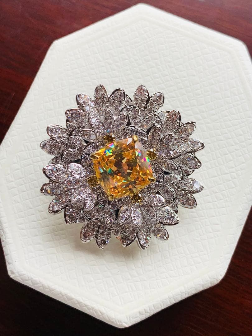 新品 スワロフスキーSwarovski Eternal Flower ブローチ - メルカリ