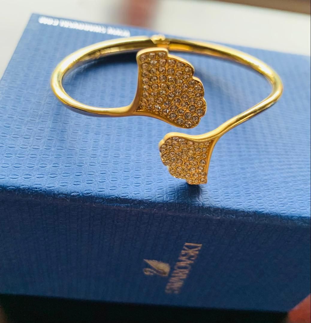 ほぼ新品　スワロフスキーSwarovski Stunning Ginkoバングル
