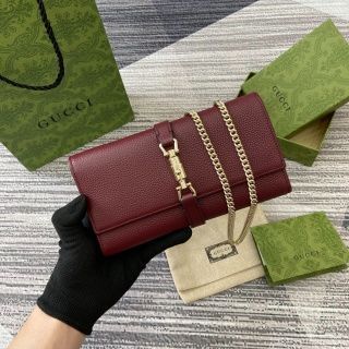 GUCCIの新しい長財布は、洗練されたチェーンテープデザインを採用し、小さくて精巧なミニハンドバッグに簡単に変換することができます。[本日特価|新品未使用品]