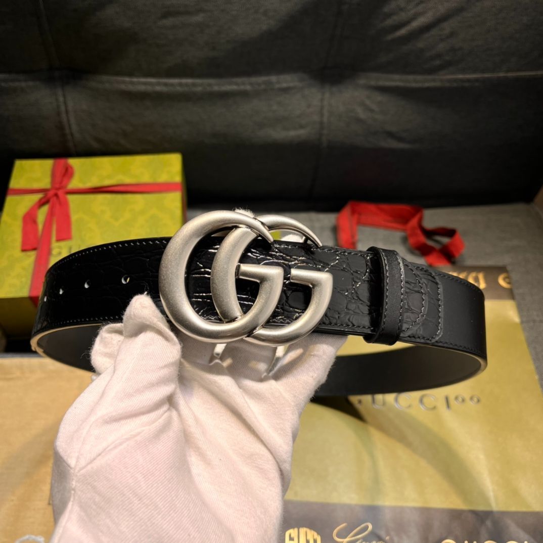 【今日特価】GUCCI New Model ブラックレザーベルト with GG Perforated Pattern-2