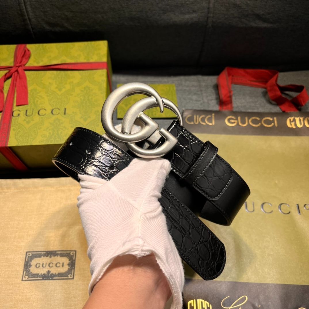 【今日特価】GUCCI New Model ブラックレザーベルト with GG Perforated Pattern-2