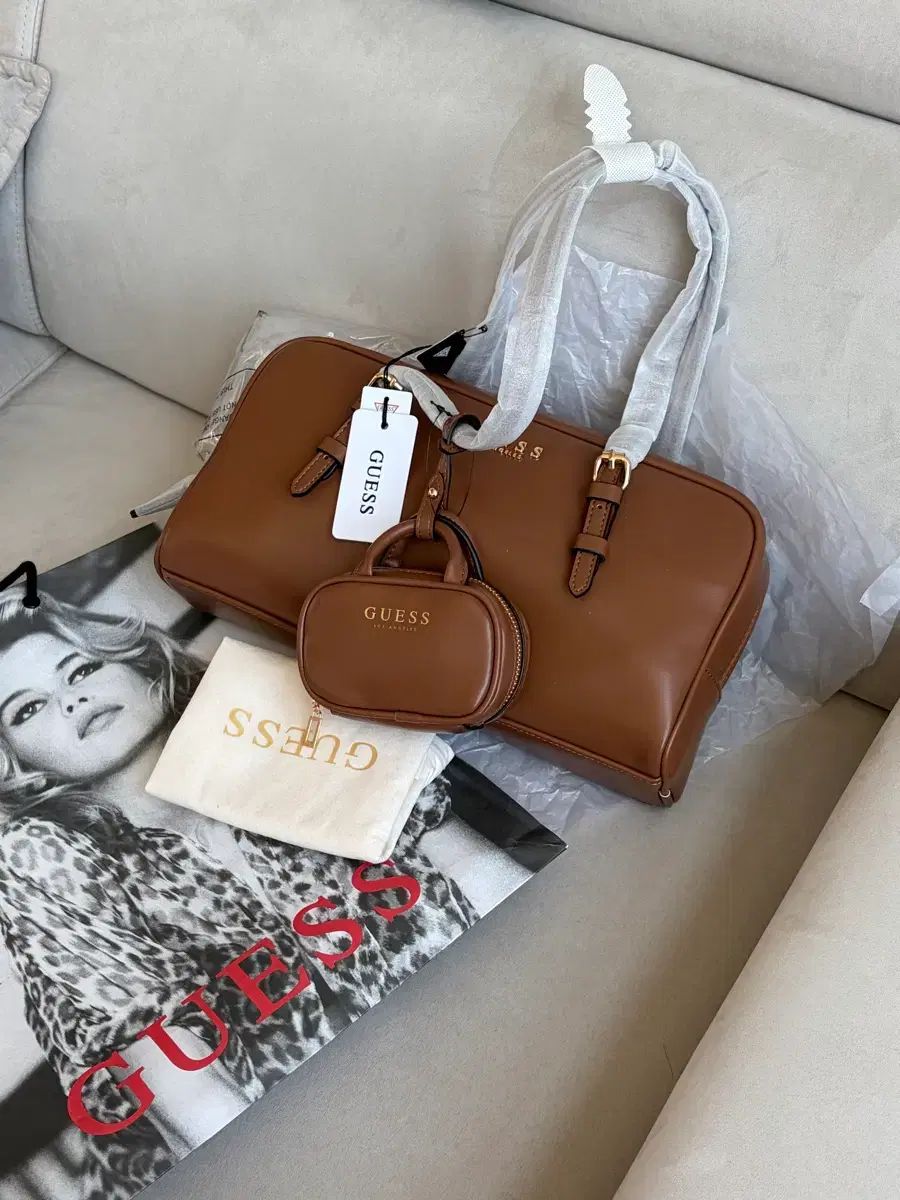 新品) GUESS ゲス ジャスティナ キーホルダー ボーリングバッグ ショルダーバッグ