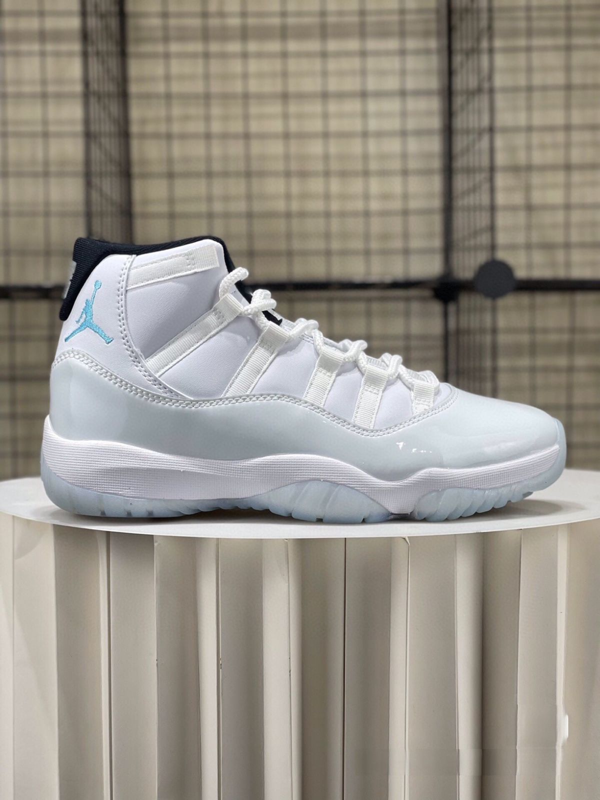お値下げしました??即購入?? ナイキ NIKE AIR JORDAN 11 RETRO 378037-117 スニーカー