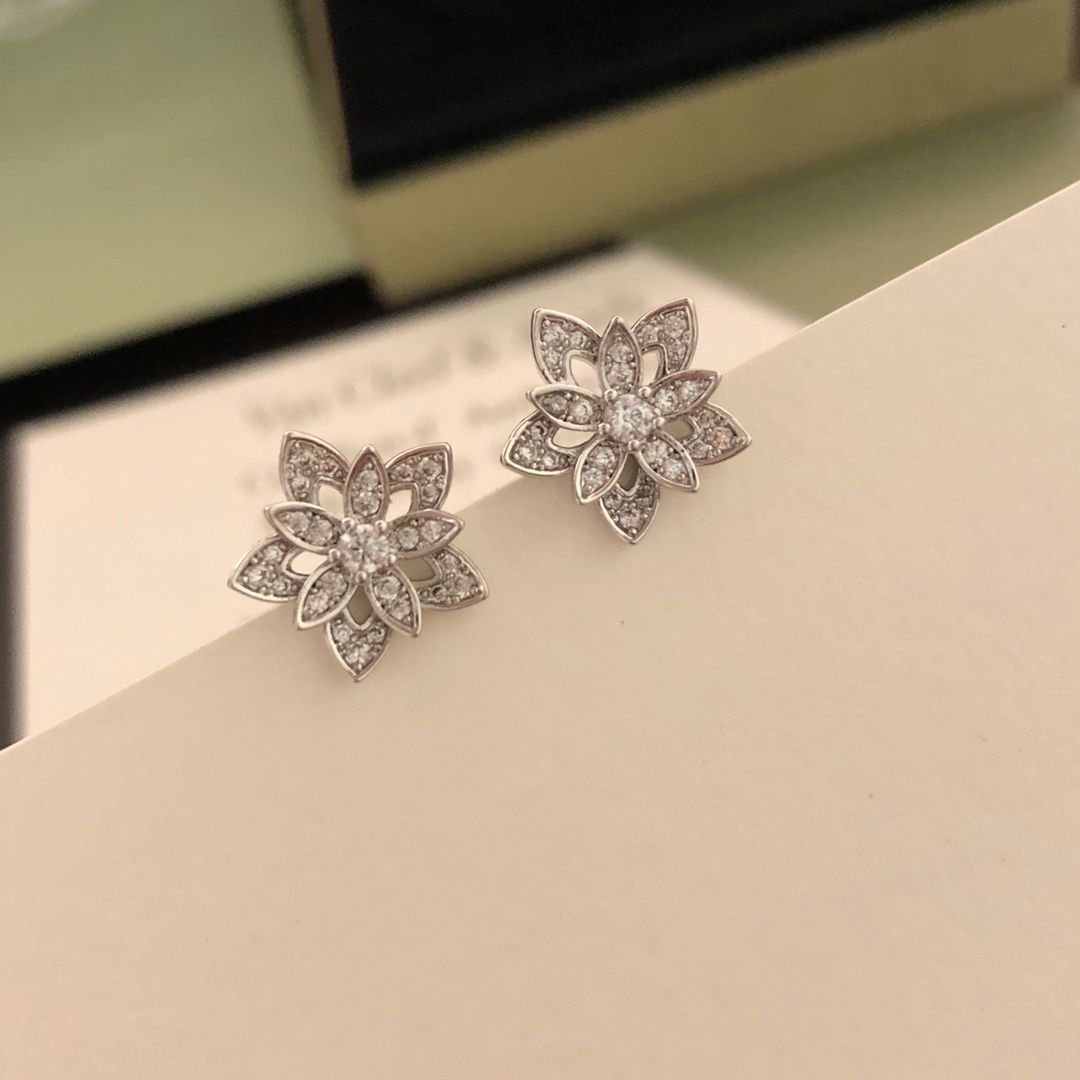 ?Vca Van Cleef & Arpels ロータス中空イヤリング、ミニスタイル、 フル ダイヤモンド ロータス シングルフラワー イヤリング|本日限定特価|新品未使用