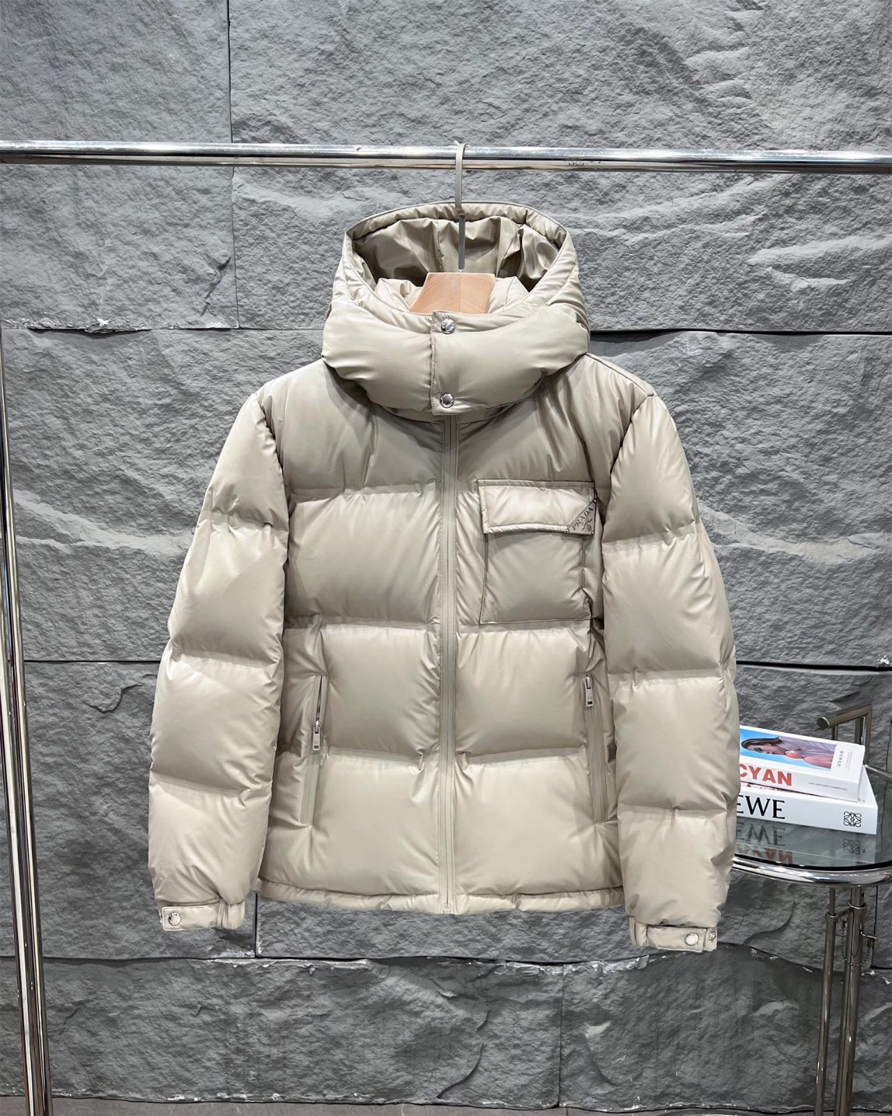 PRADA 男性 ダウンジャケット｜本日限定特価｜新品未使用