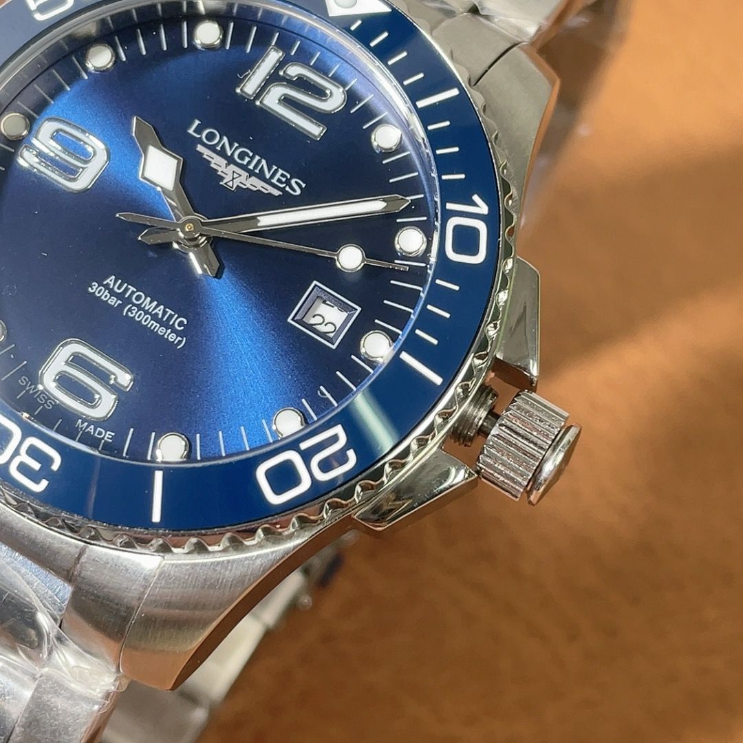 [Longines] コンクエスト自動巻きクロノグラフ - 専用ケース・カード・袋付き新品未使用