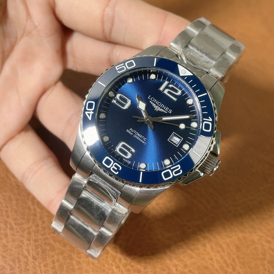 [Longines] コンクエスト自動巻きクロノグラフ - 専用ケース・カード・袋付き新品未使用