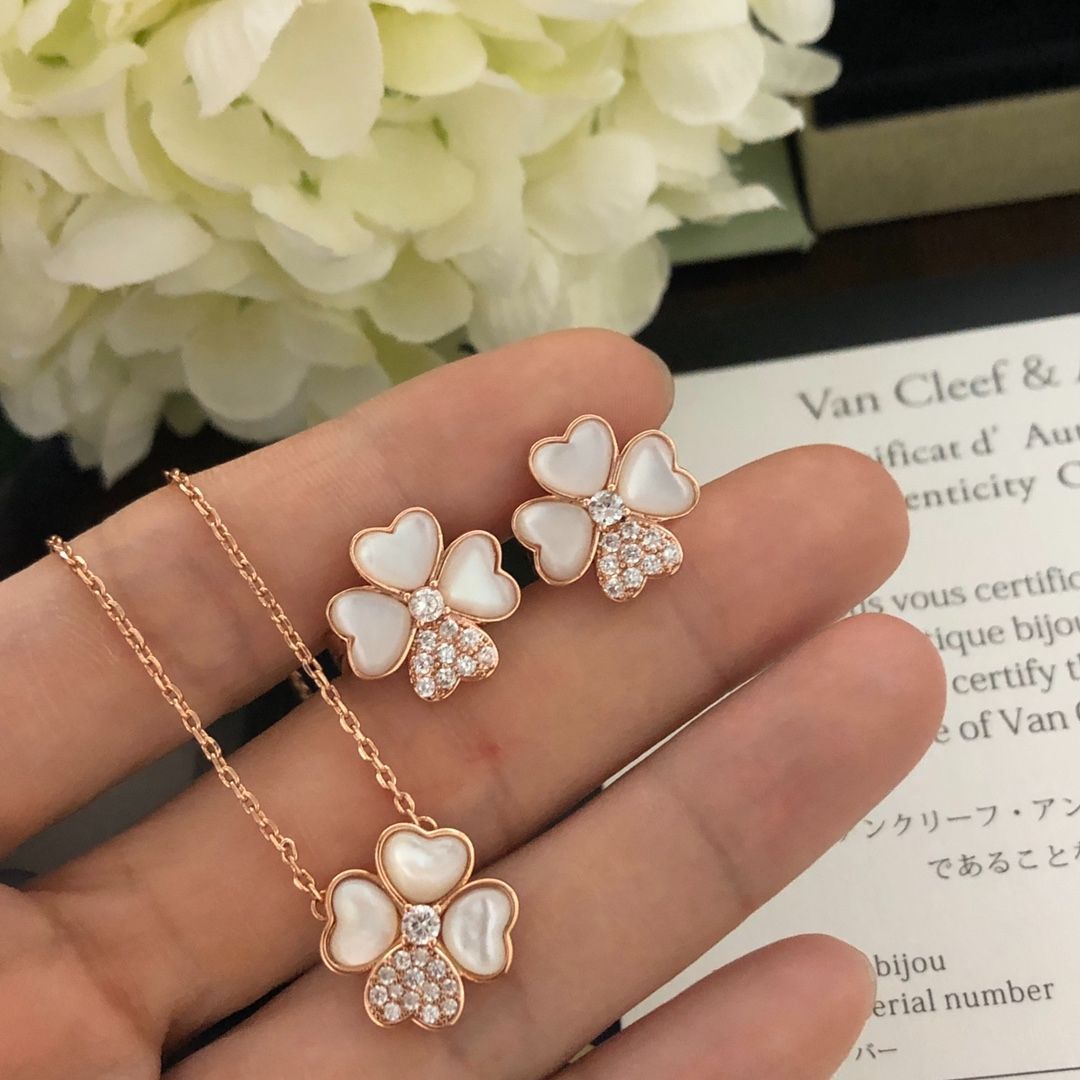Van Cleef & Arpels VCA ヴァンクリーフアンドアーペル シングルフラワー イヤリング ? 18K ゴールド ホワイト マザーオブパール 四つ葉のクローバー ネックレス｜本日限定特価｜新品未使用