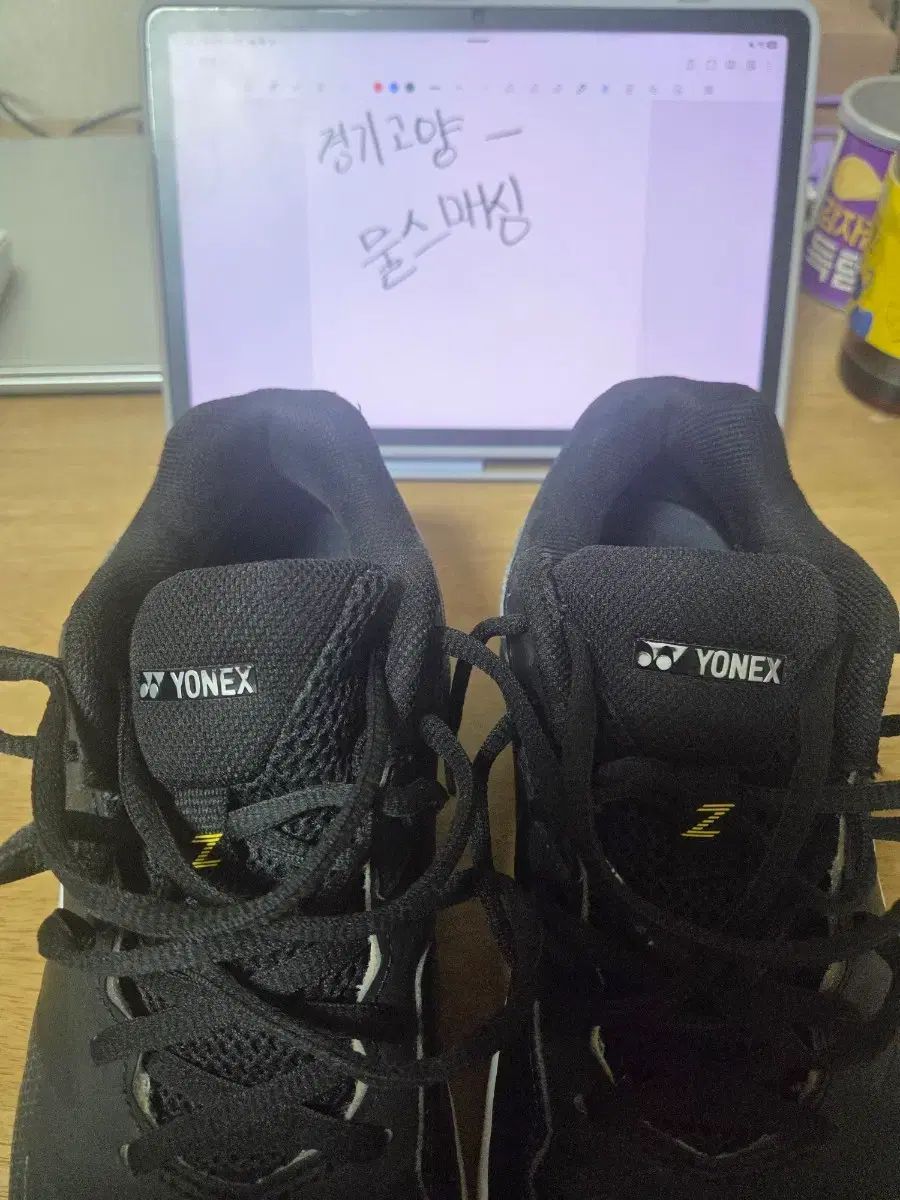 260) YONEX ヨネックス バドミントンシューズ 65z3