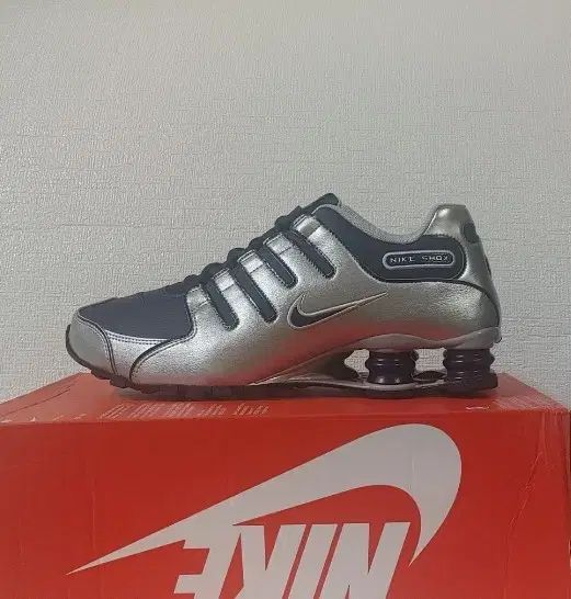 新品)NIKE ナイキ ショックス NZ シルバー ネイビー 378341 402