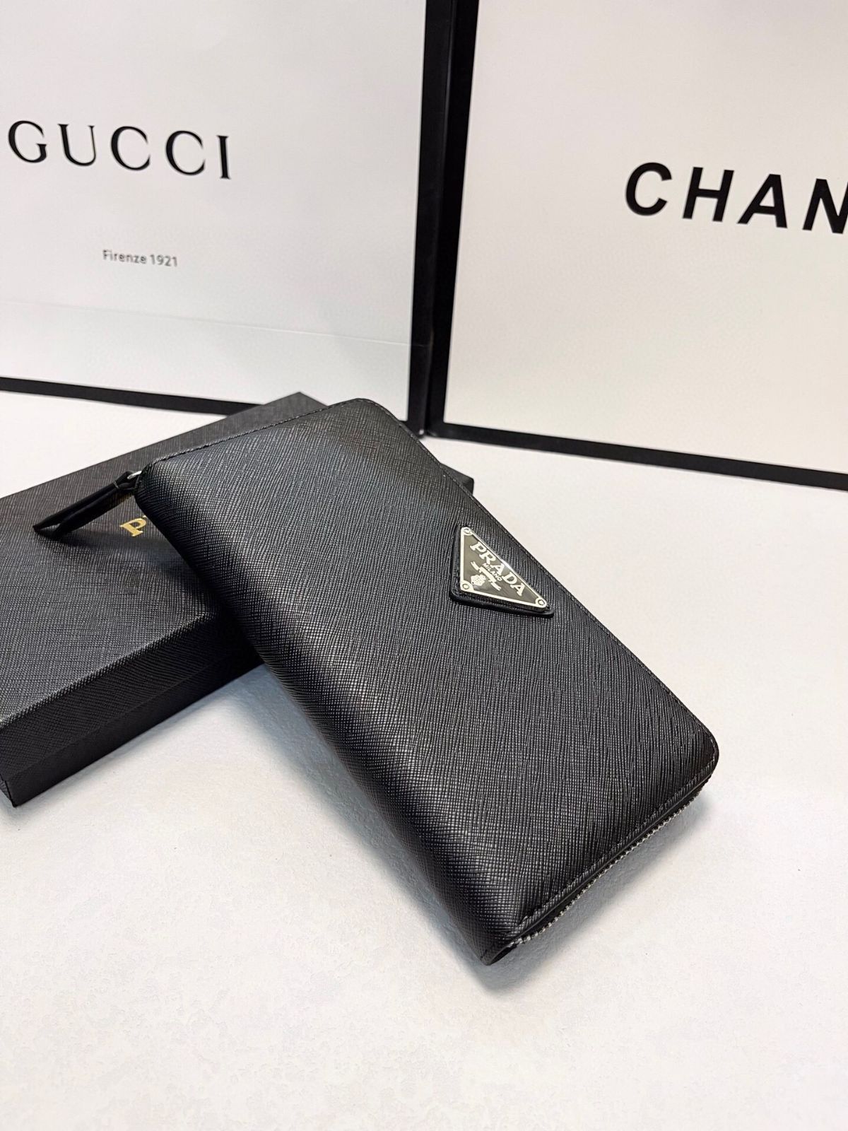 PRADA財布/革財布、両用パスケース財布、男女兼用[本日特価|新品未使用品]