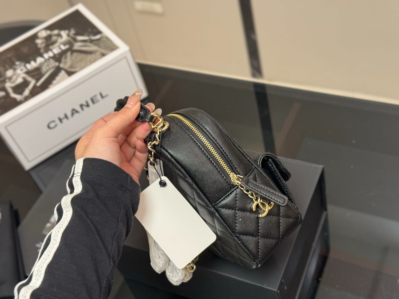 【今日特価】Chanel 24c ミニバックパック ブラック レザー サイズ 13×18cm 送料無料 今の在庫はセール価格！