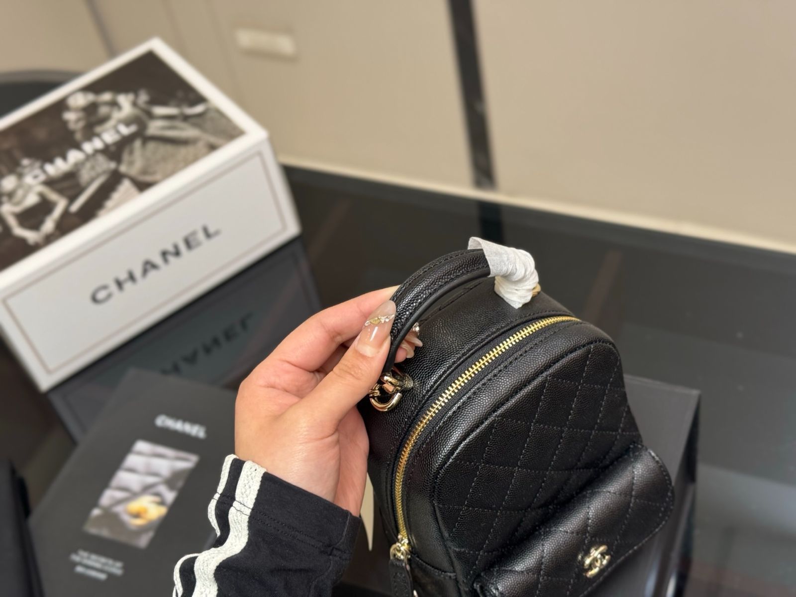 【今日特価】Chanel 24c ミニバックパック ブラック レザー サイズ 13×18cm 送料無料 今の在庫はセール価格！