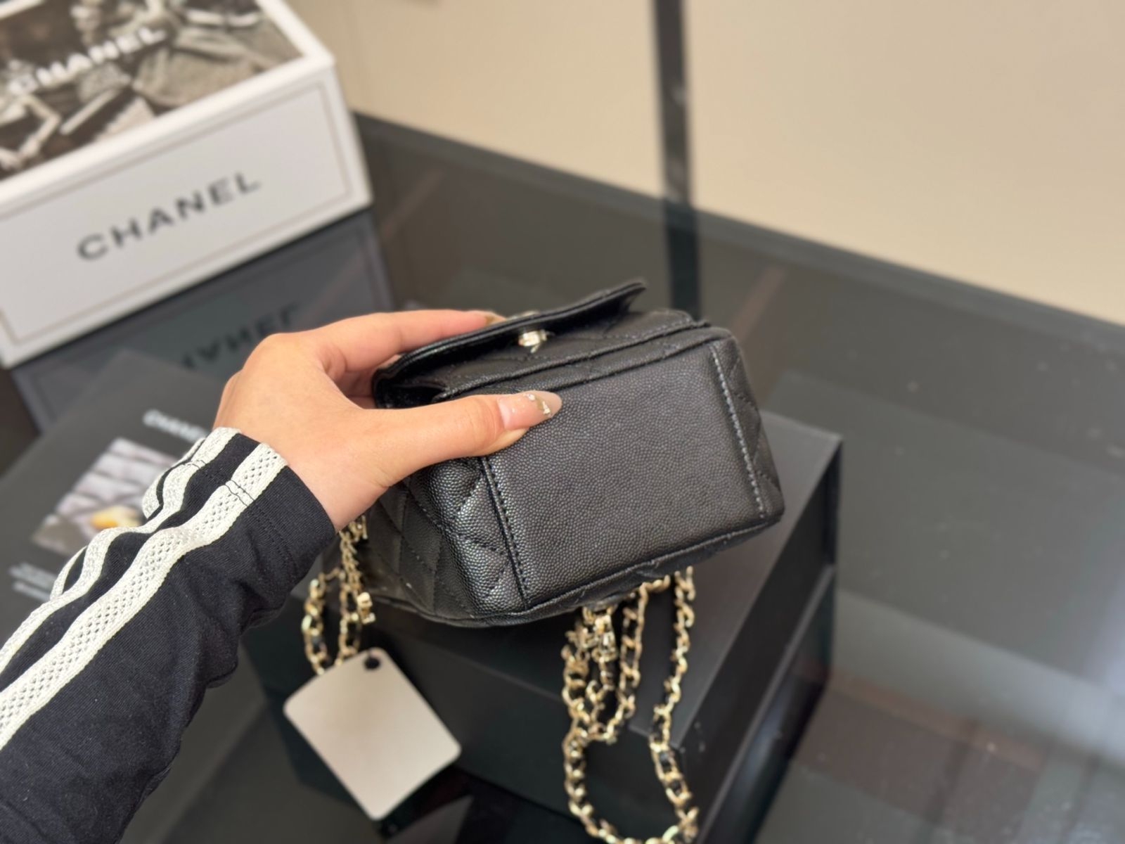 【今日特価】Chanel 24c ミニバックパック ブラック レザー サイズ 13×18cm 送料無料 今の在庫はセール価格！