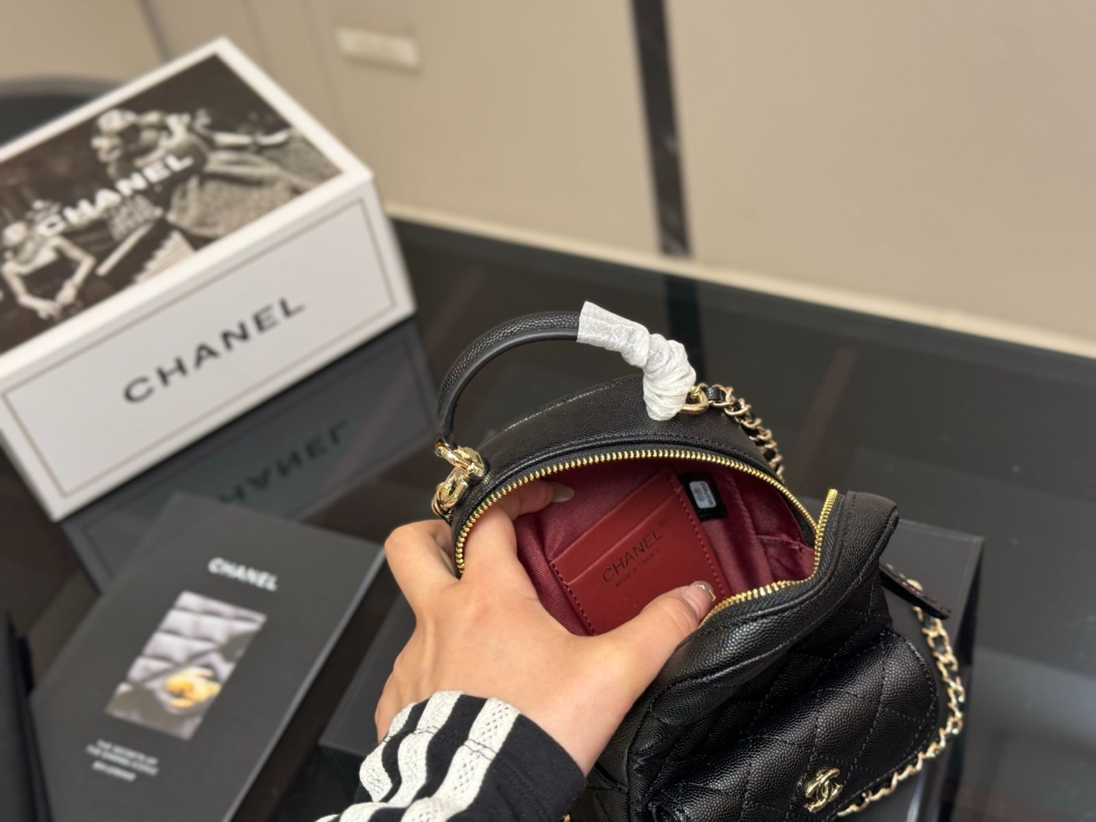 【今日特価】Chanel 24c ミニバックパック ブラック レザー サイズ 13×18cm 送料無料 今の在庫はセール価格！