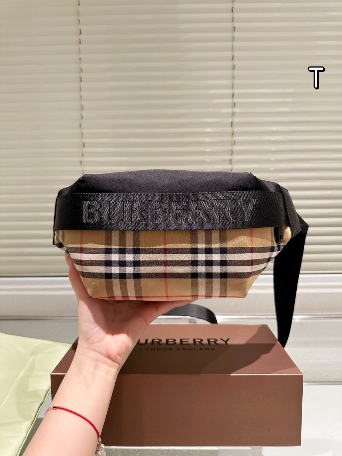 【今日特価】Burberry バストバッグ 28×16cm-WTO輸入
