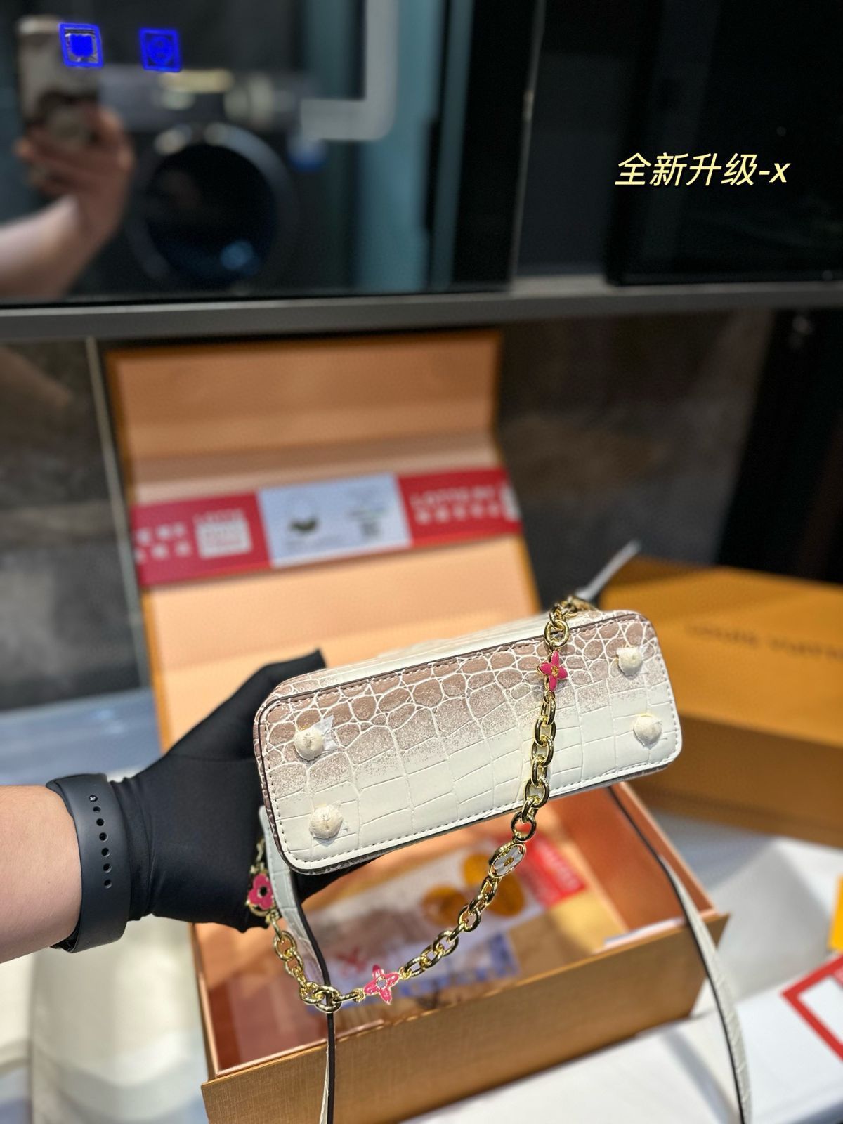 【今日特価】LVCapucines ハンドバッグ 送料無料！在庫限定価格｜詳細画像