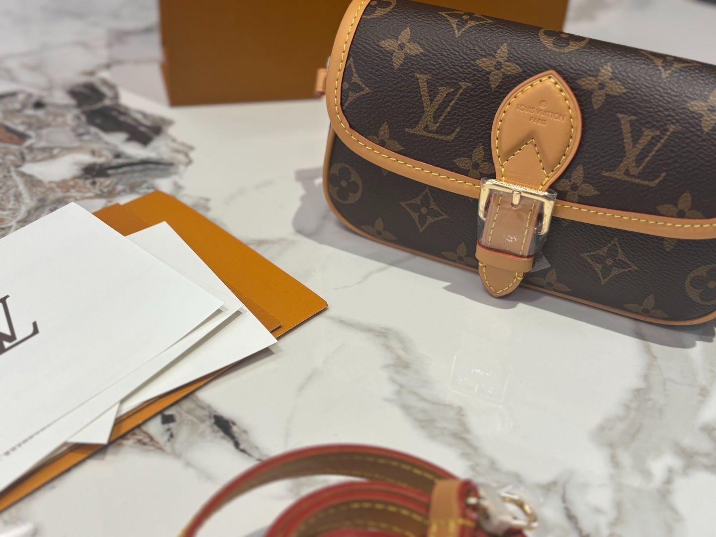 【今日特価】LV Diane Nano ダイアン ナノ バゲットバッグ（18.5×6×11cm）-MM輸入