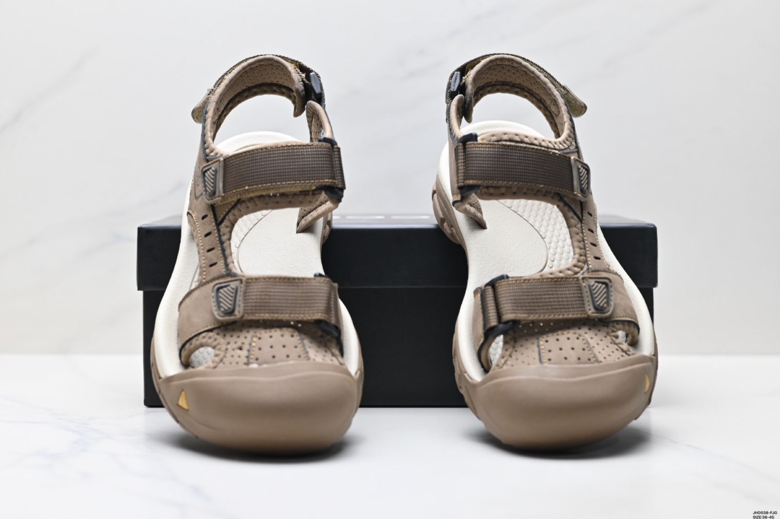 【今日特価】ECCO メンズ ローカット ラセン式締め付け スポーツサンダル 夏用レジャー ネット素材仕様 送料無料 在庫限定セール価格！