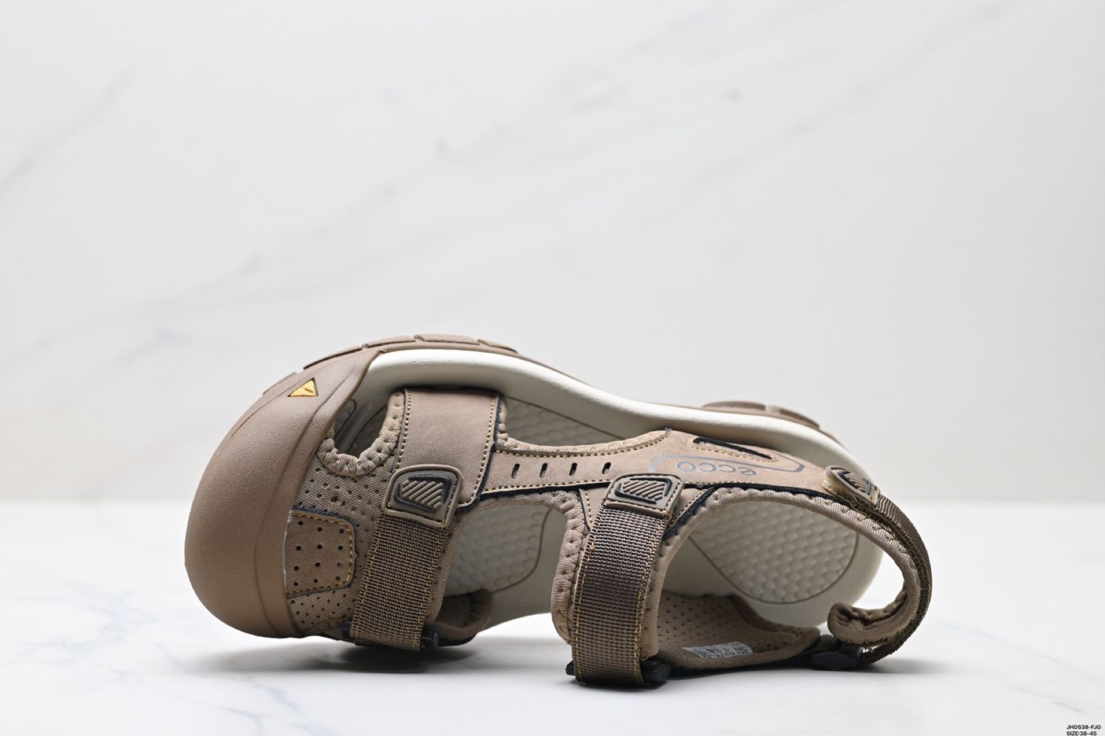【今日特価】ECCO メンズ ローカット ラセン式締め付け スポーツサンダル 夏用レジャー ネット素材仕様 送料無料 在庫限定セール価格！