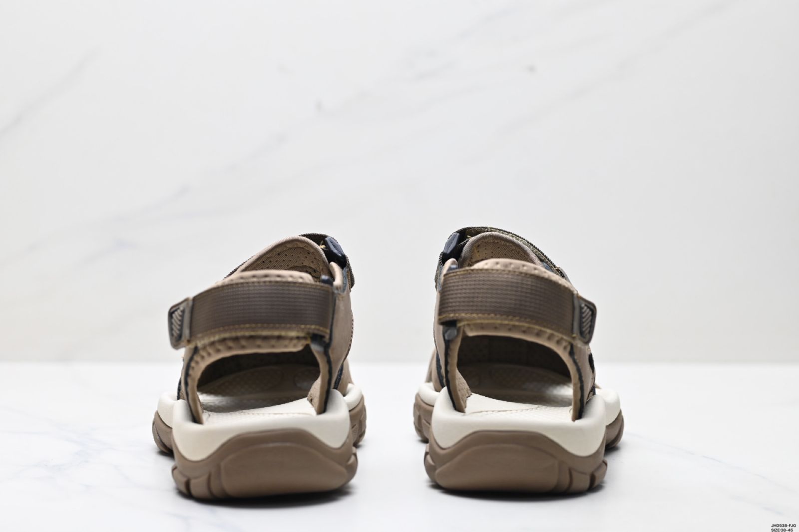 【今日特価】ECCO メンズ ローカット ラセン式締め付け スポーツサンダル 夏用レジャー ネット素材仕様 送料無料 在庫限定セール価格！