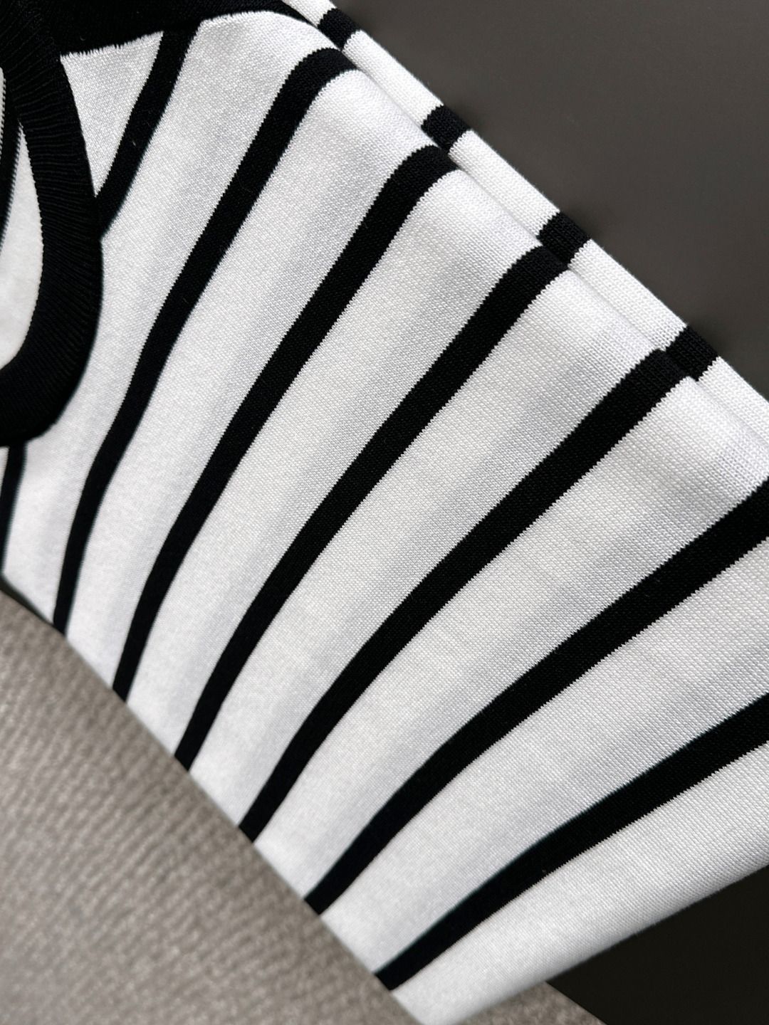 【今日特価】Burberry 2025SS メンズラウンドネック T シャツ