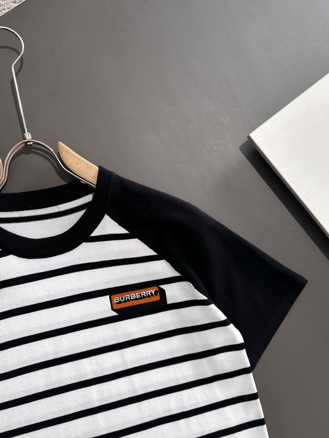【今日特価】Burberry 2025SS メンズラウンドネック T シャツ