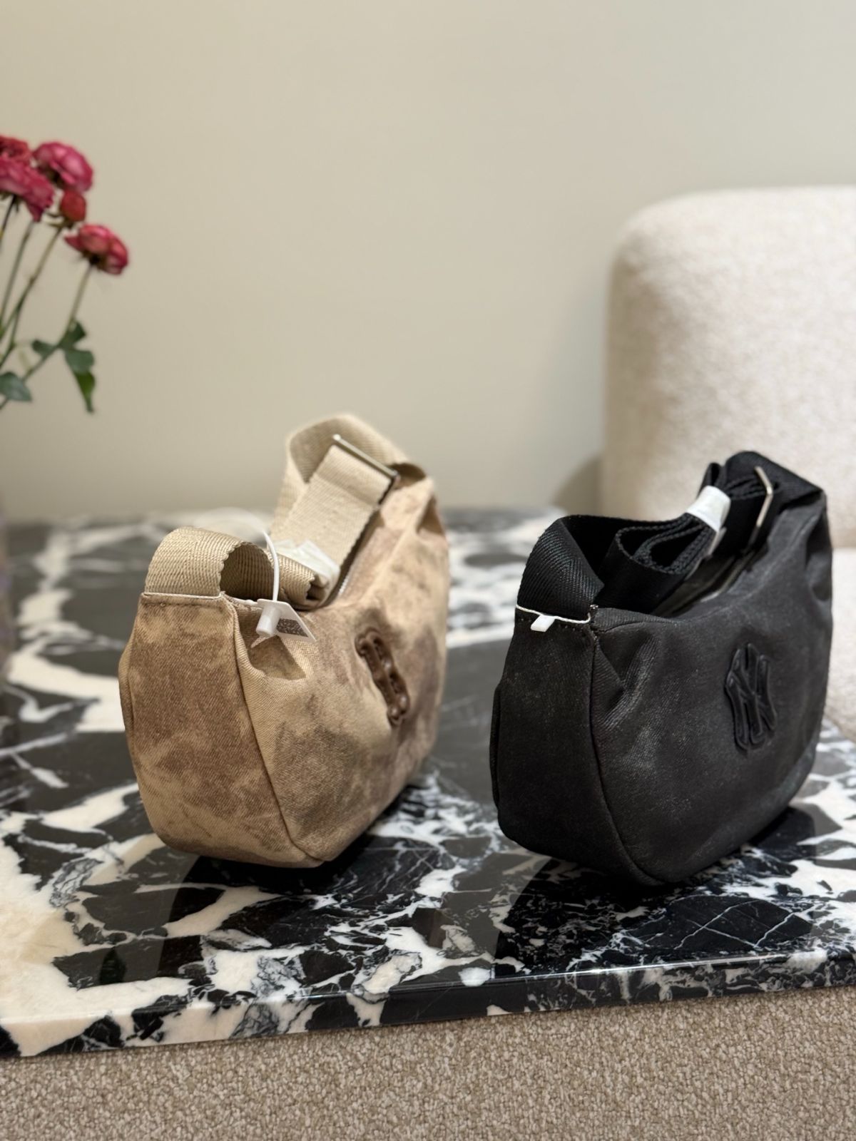 【今日特価】MLB Canvas Pea - Shaped Crescent Bag 26cm - MLB キャンバス エンドウ豆型クレセントバッグ 26cm、飛行機箱型パッケージ付き-WTO輸入1
