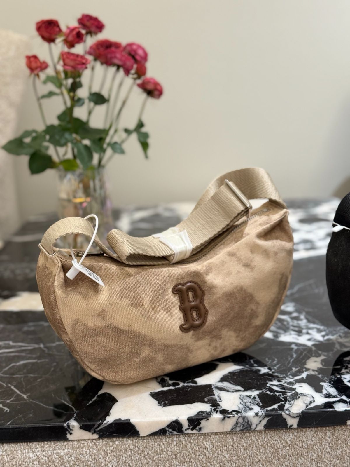【今日特価】MLB Canvas Pea - Shaped Crescent Bag 26cm - MLB キャンバス エンドウ豆型クレセントバッグ 26cm、飛行機箱型パッケージ付き-WTO輸入1
