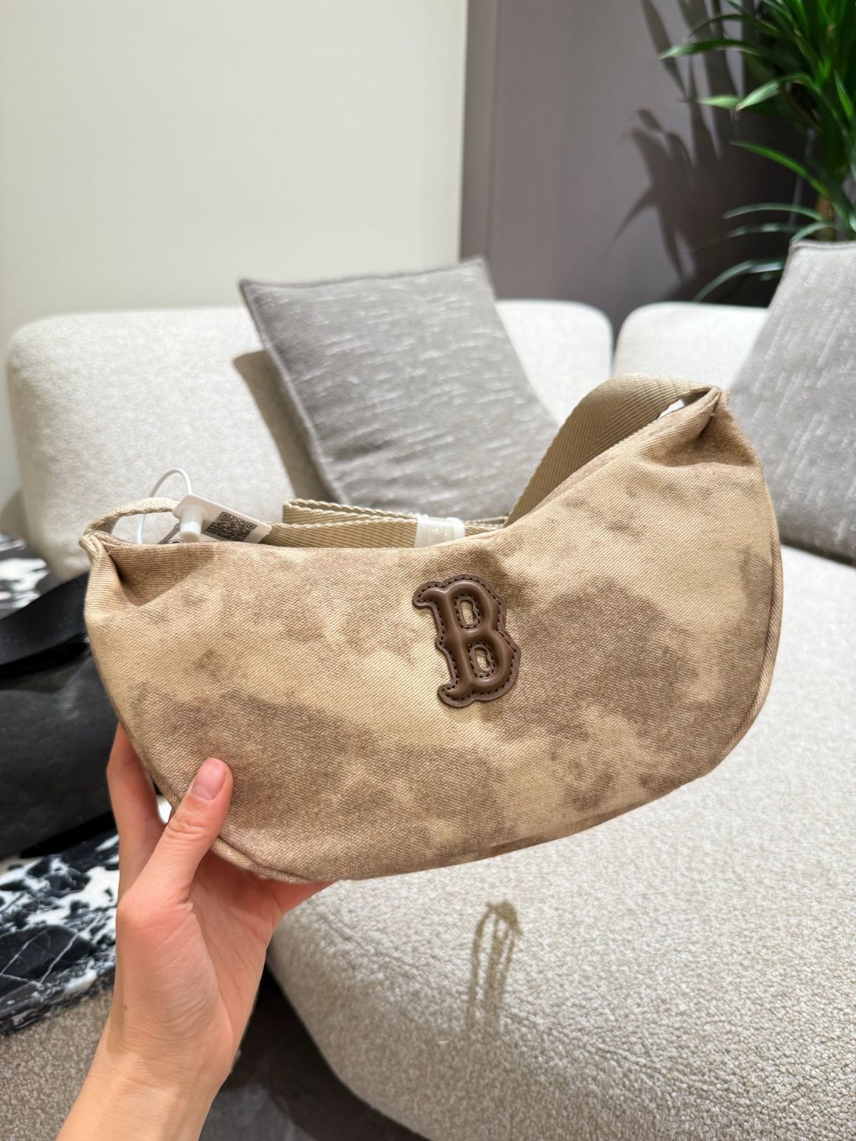 【今日特価】MLB Canvas Pea - Shaped Crescent Bag 26cm - MLB キャンバス エンドウ豆型クレセントバッグ 26cm、飛行機箱型パッケージ付き-WTO輸入1