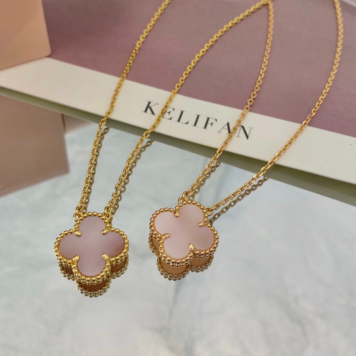マジック アルハンブラ ペンダント、ピンク マザーオブパール、ヴァン クリーフ&アーペル Van Cleef & Arpels VCARN32200｜本日限定特価｜新品未使用
