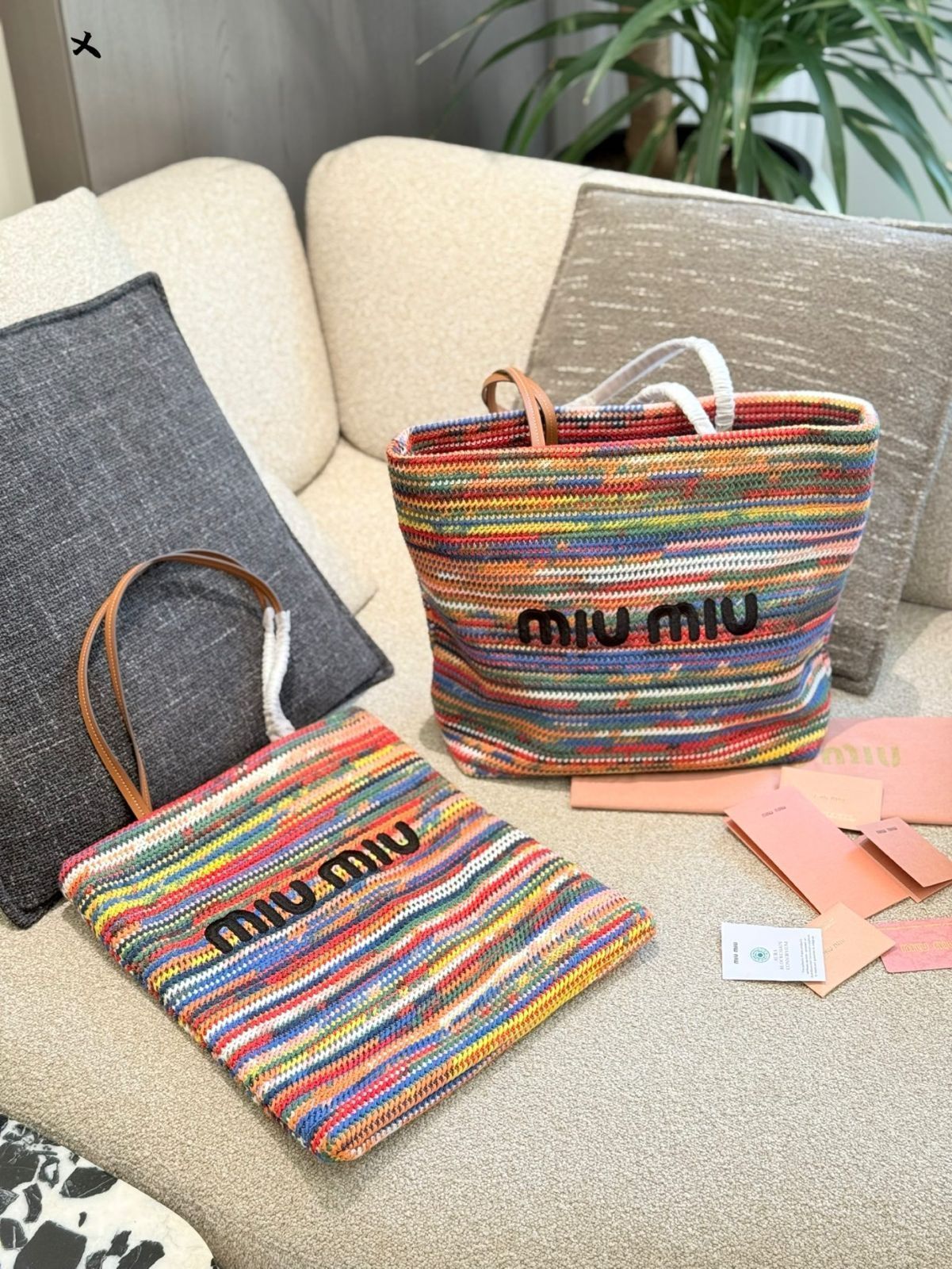 【今日特価】MiuMiu ジャガードビッグバッグ！迪麗熱巴さん愛用モデル！送料無料！在庫限定セール価格！ 12,320円