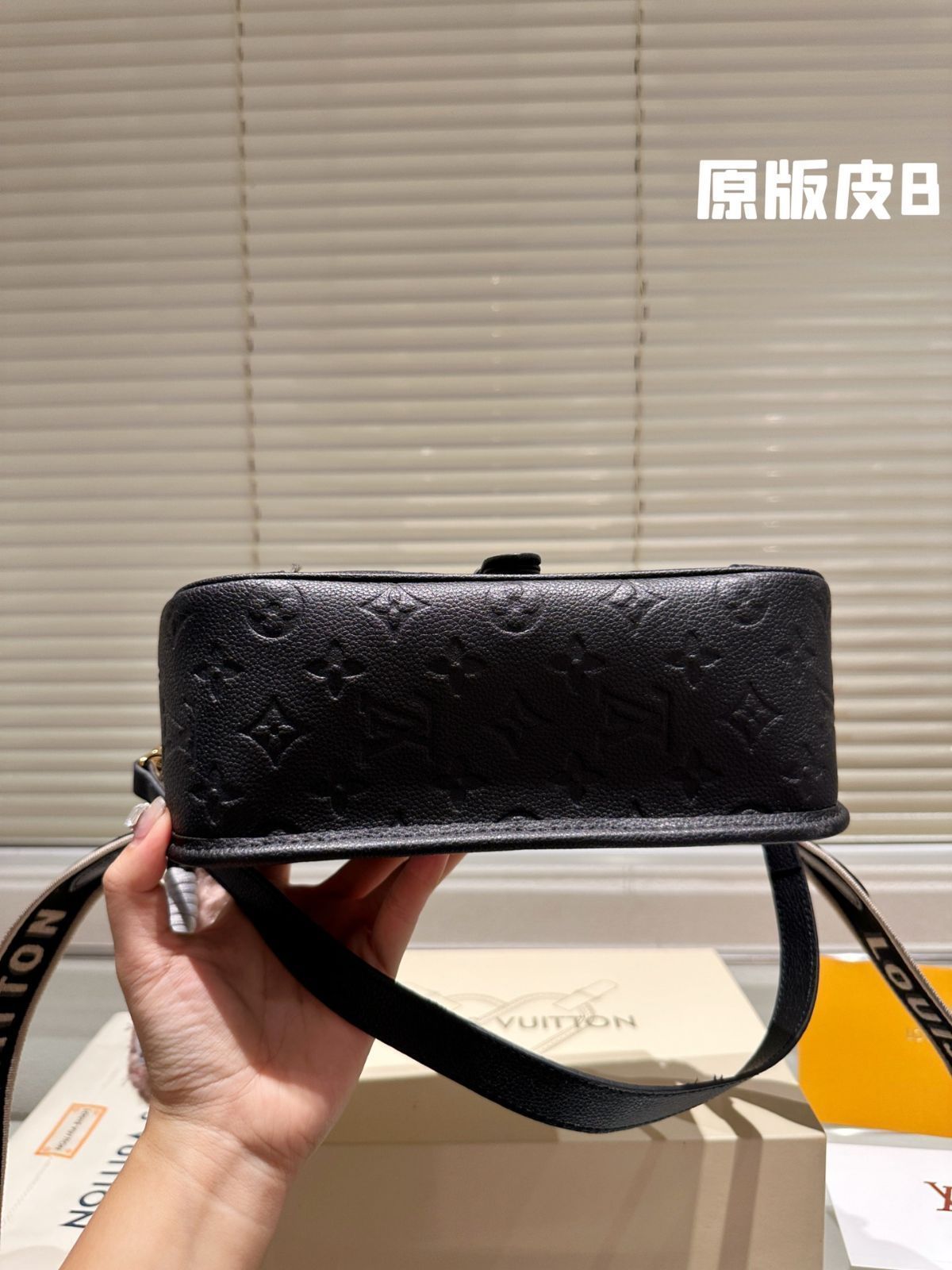 【今日特価】LV Diane 牛皮腋下法棍包 ヴィトン Diane 牛皮アンダーアーム ファジーパック
