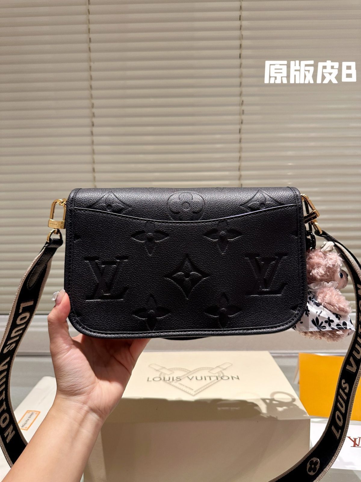 【今日特価】LV Diane 牛皮腋下法棍包 ヴィトン Diane 牛皮アンダーアーム ファジーパック