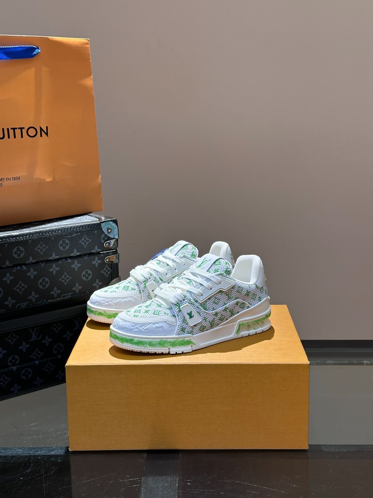 Louis Vuitton trainer カップルスタイルのカジュアルスポーツシューズ