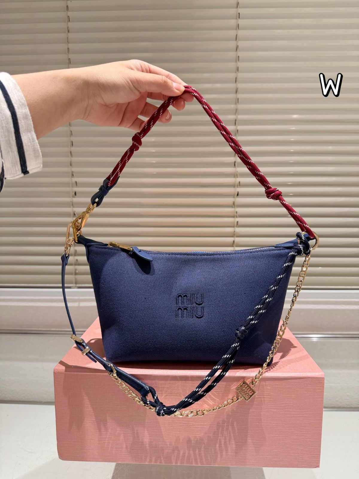 【今日特価】Miu Miu ミュウミュウ ニューランチボックスバッグ（19cm）